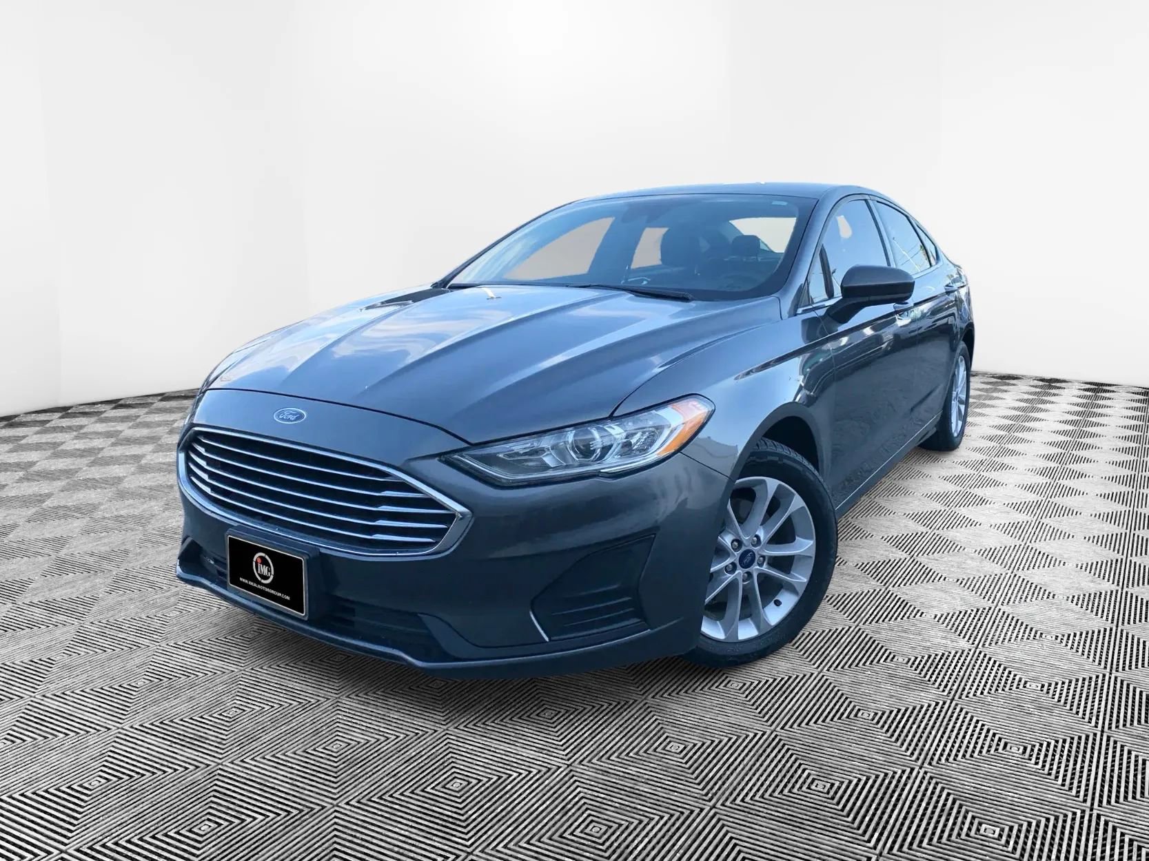 Used 2020 Ford Fusion SE image 2