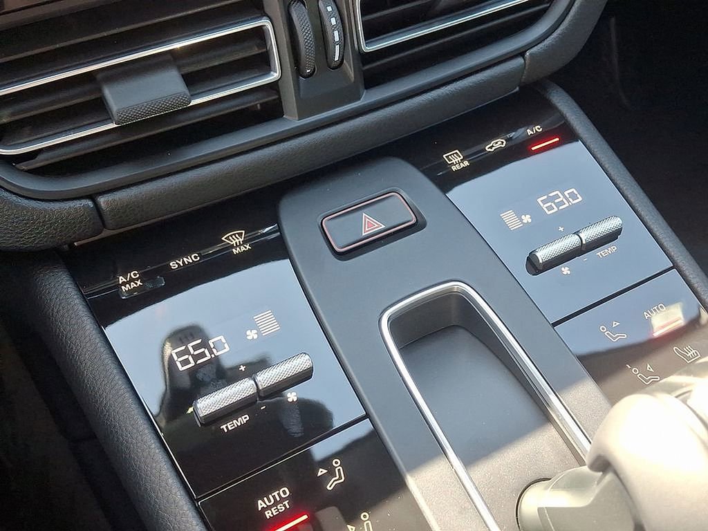 Certified 2025 Porsche Macan image 17