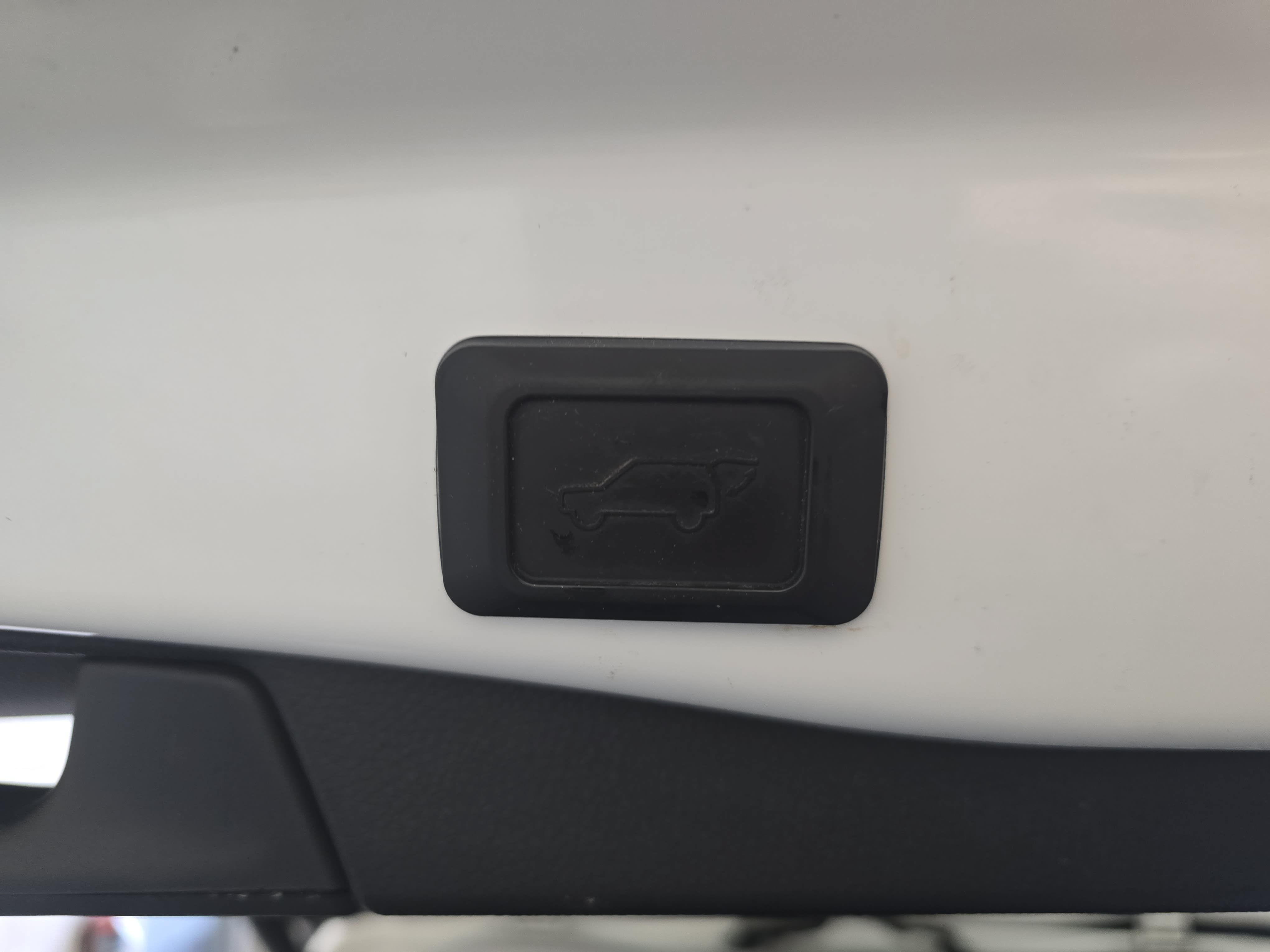 Used 2019 Toyota RAV4 XLE w/ Convenience Package FWD image 14