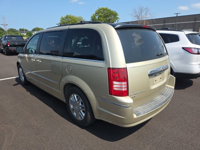 Used 2010 Chrysler Town & Country Touring FWD image 2