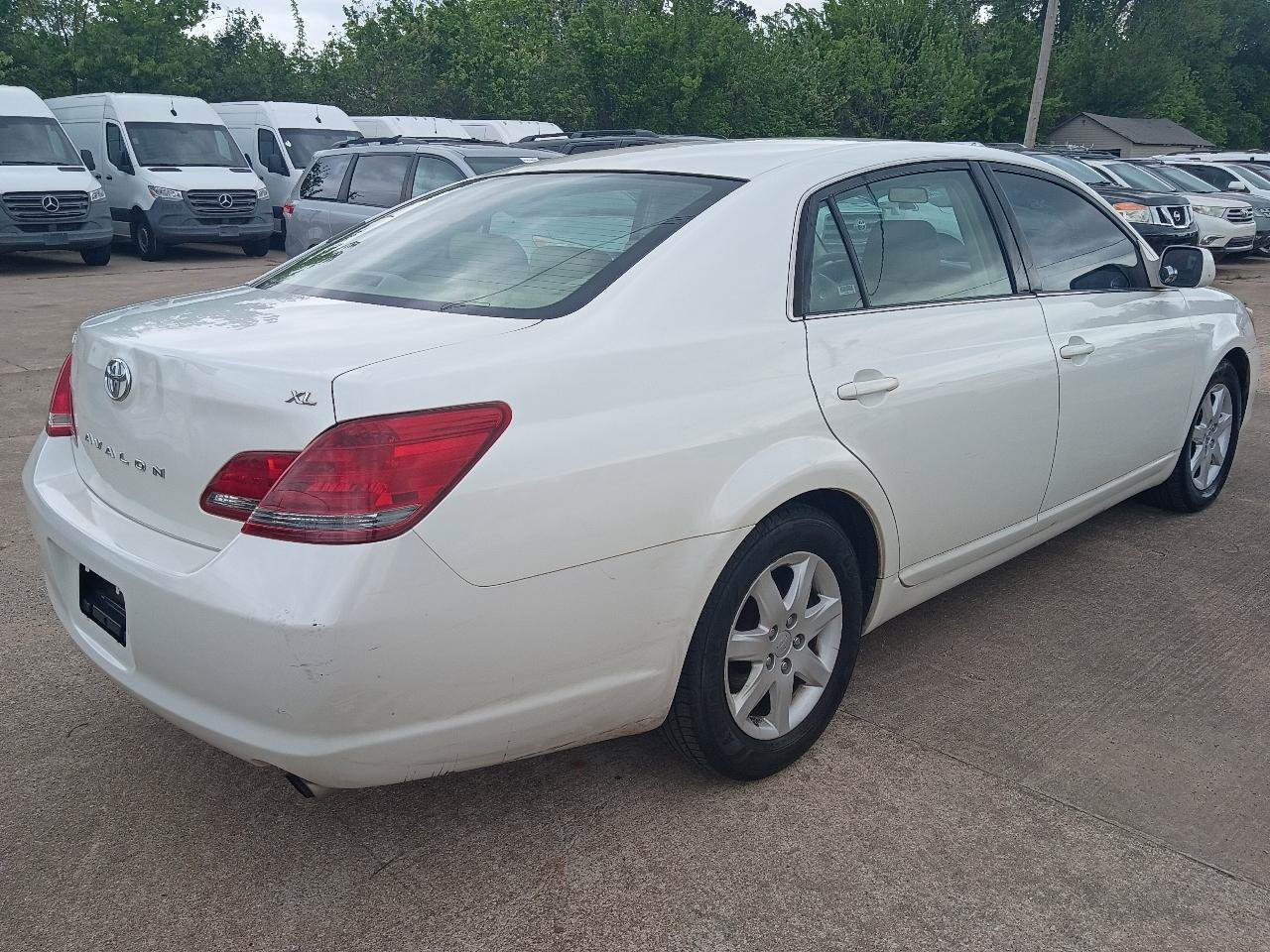 Used 2008 Toyota Avalon XLS FWD image 5