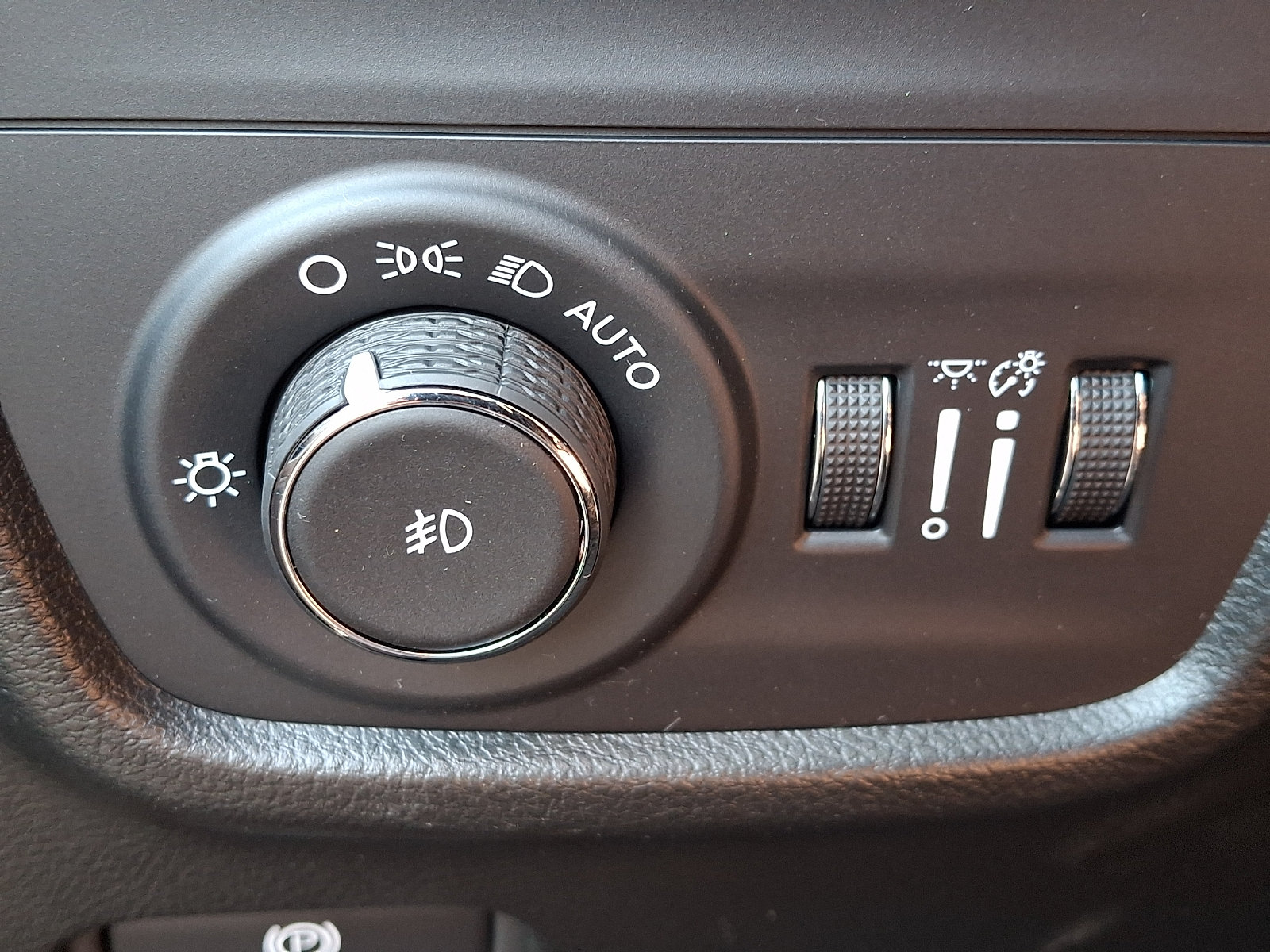 Used 2024 Jeep Grand Cherokee Limited w/ Luxury Tech Group II AWD/4WD image 26