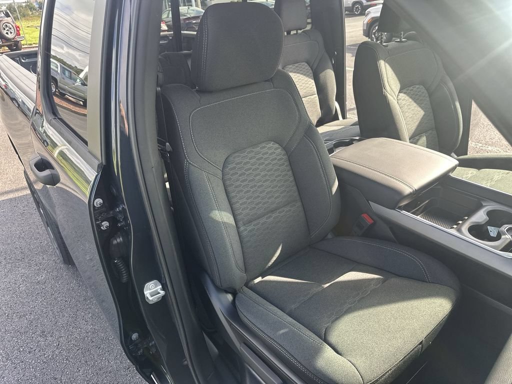 New 2026 RAM 1500 Express AWD/4WD image 31