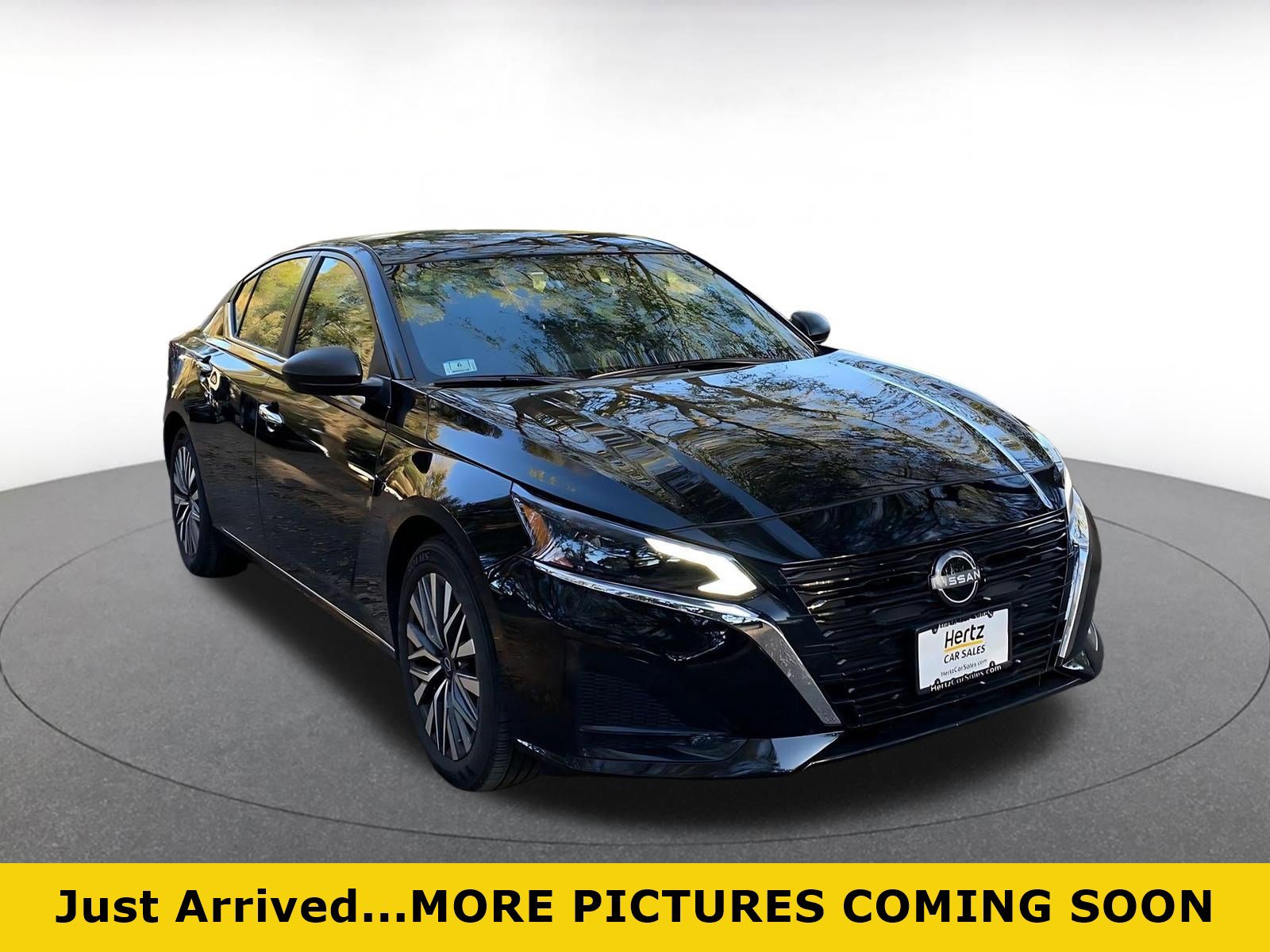 Used 2025 Nissan Altima 2.5 SV image 1