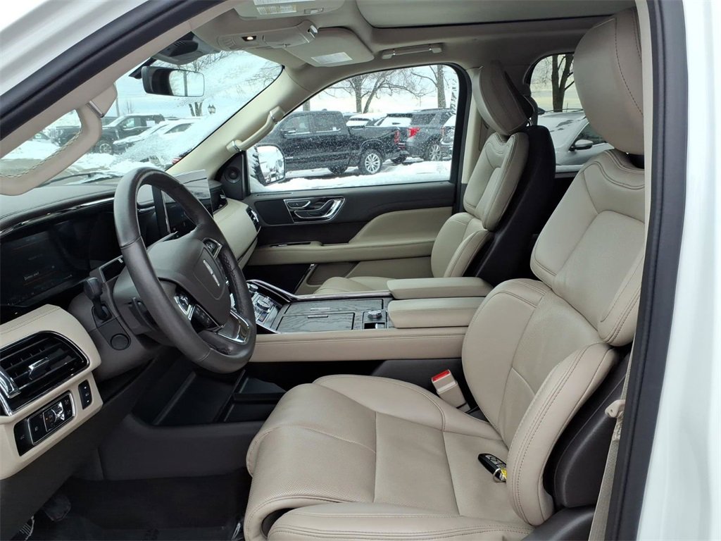 Used 2024 Lincoln Navigator Premiere image 11