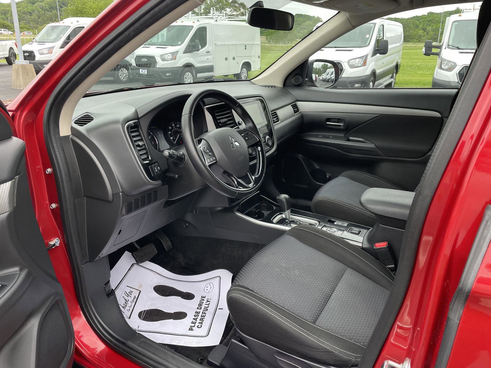 Used 2018 Mitsubishi Outlander SE AWD/4WD image 9
