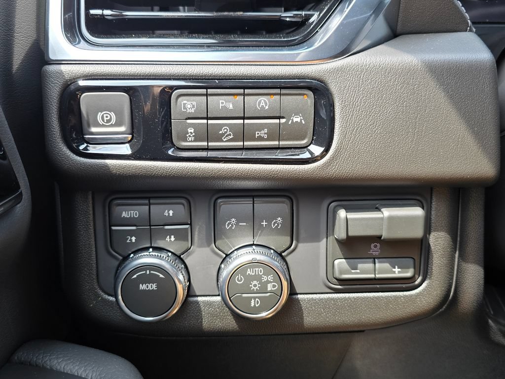 New 2026 GMC Yukon XL Denali w/ Advanced Technology Package AWD/4WD image 18