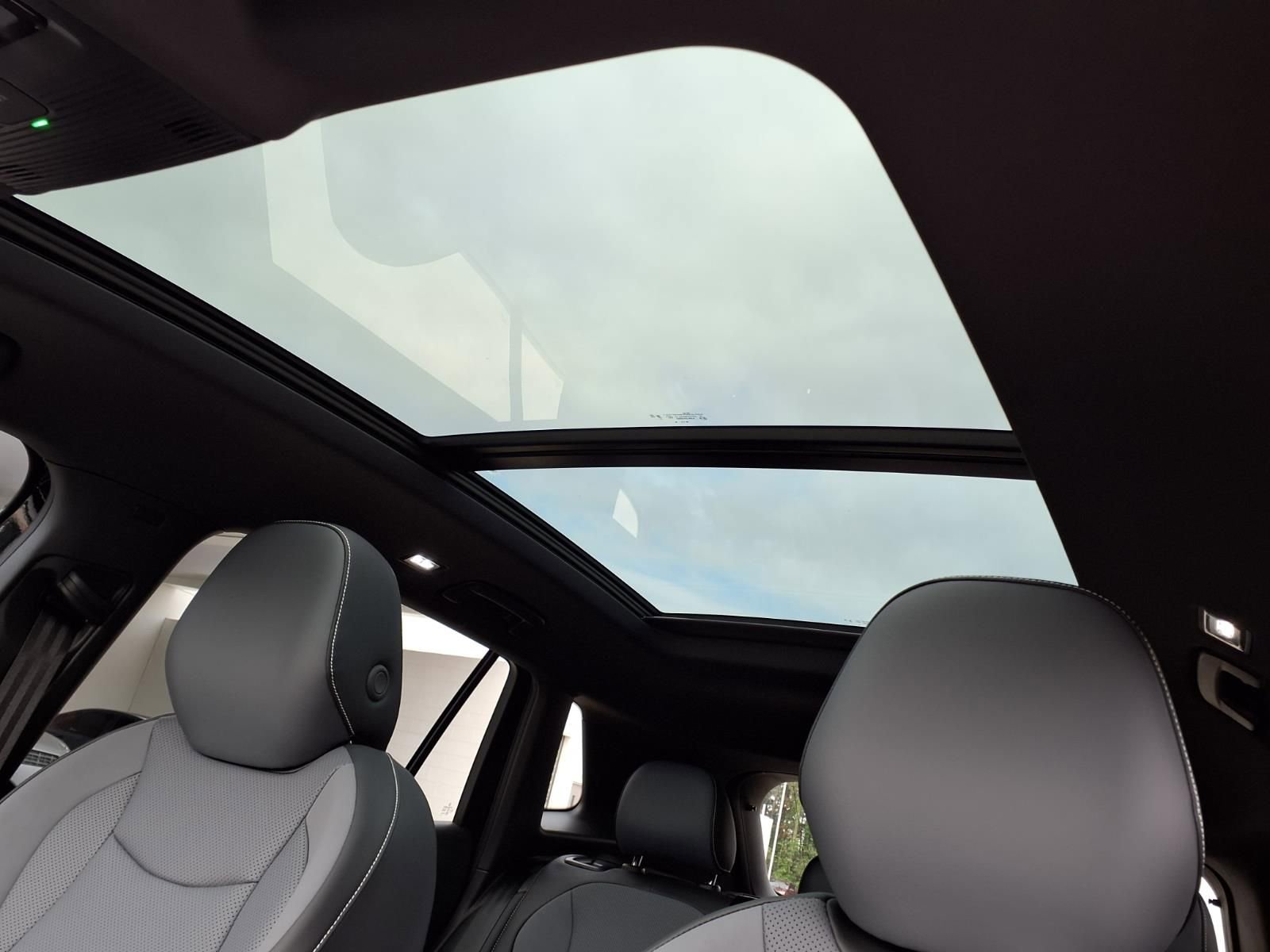 New 2026 Volkswagen Tiguan SE R-Line FWD image 12