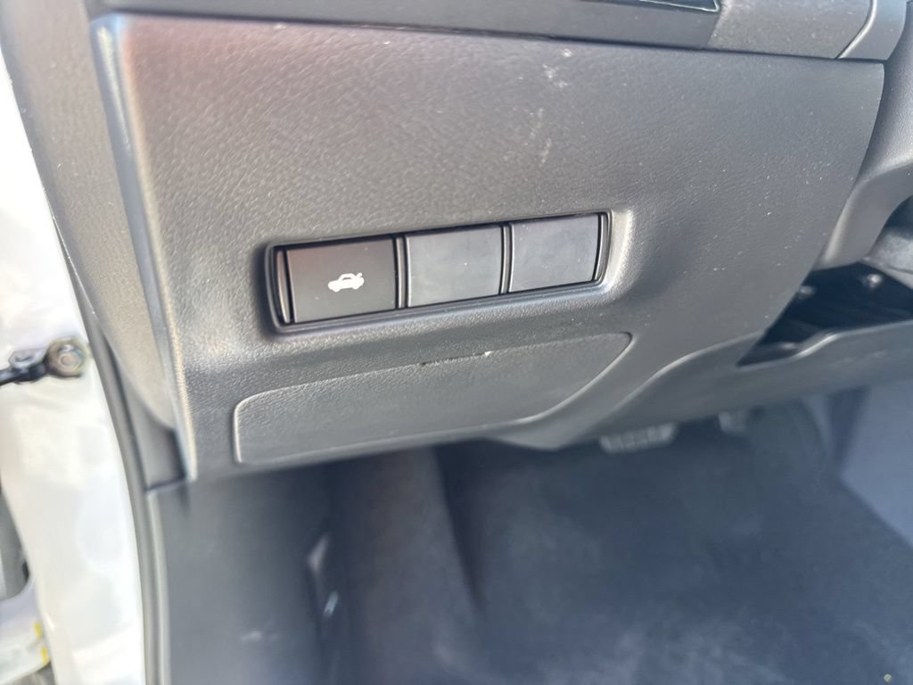 New 2026 Nissan Sentra SR w/ Floor Mat Package FWD image 11