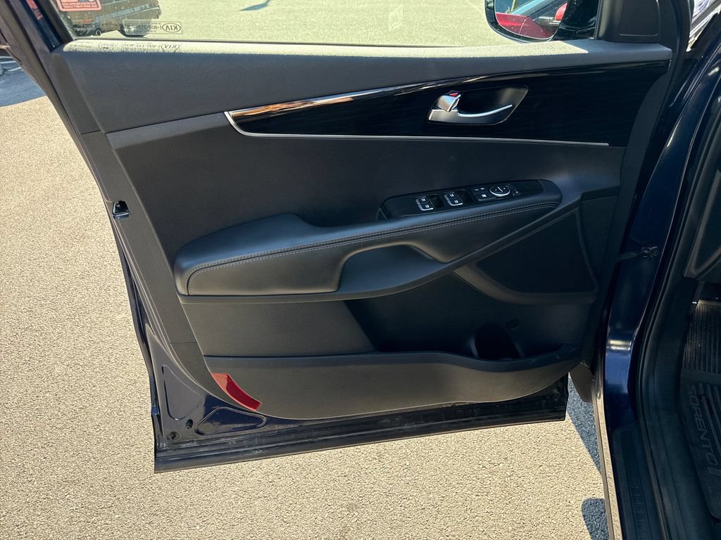 Used 2019 Kia Sorento S AWD/4WD image 12