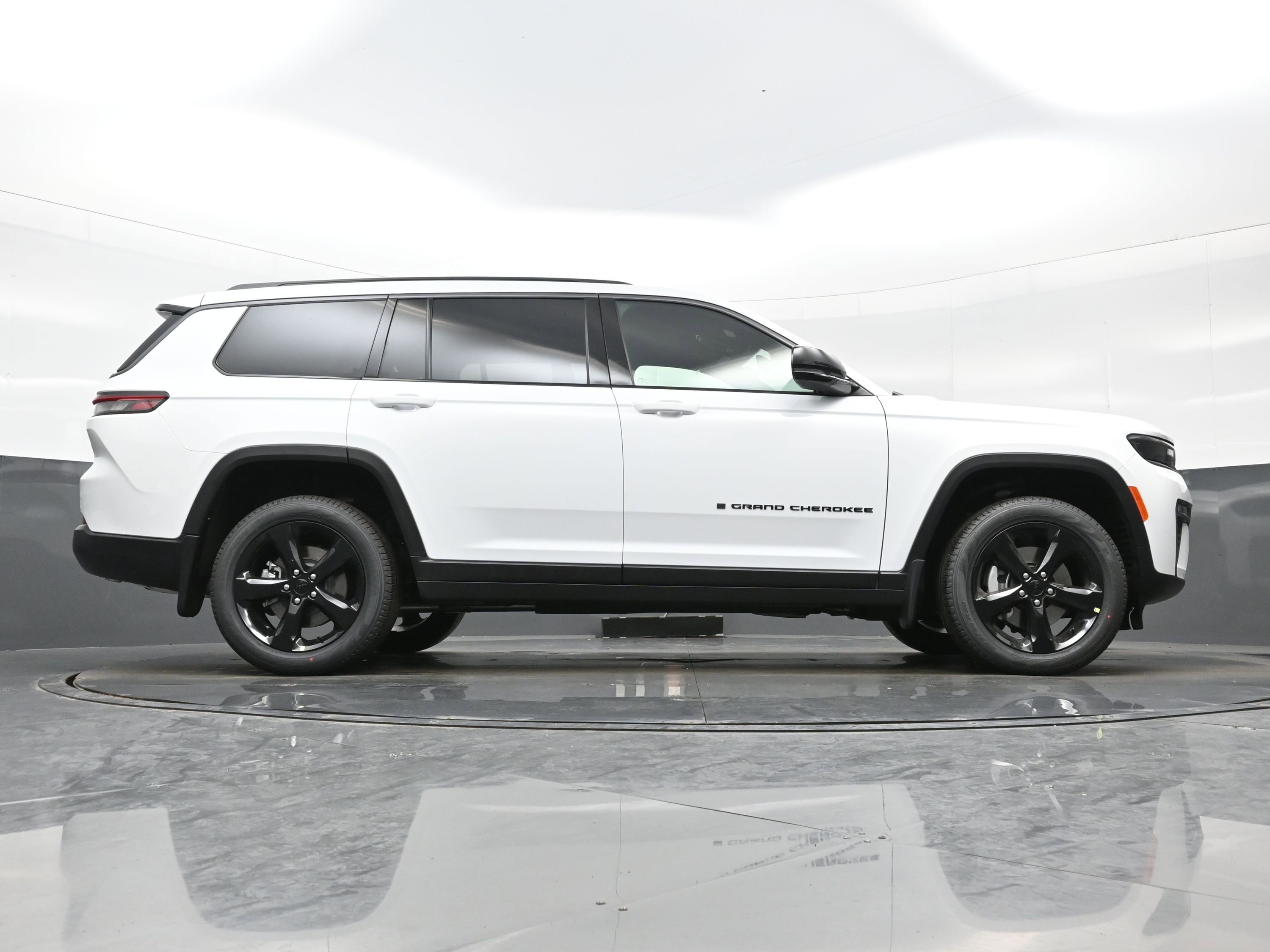 New 2026 Jeep Grand Cherokee L Limited w/ Limited Altitude Package AWD/4WD image 17