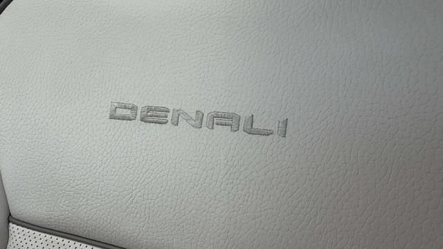 Used 2023 GMC Yukon Denali w/ Advanced Technology Package AWD/4WD image 9