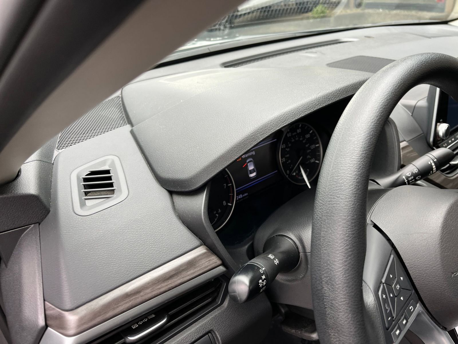 Used 2025 Nissan Altima 2.5 SV FWD image 35