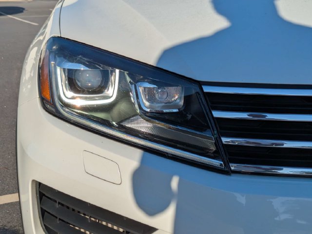 Used 2015 Volkswagen Touareg Sport AWD/4WD image 10