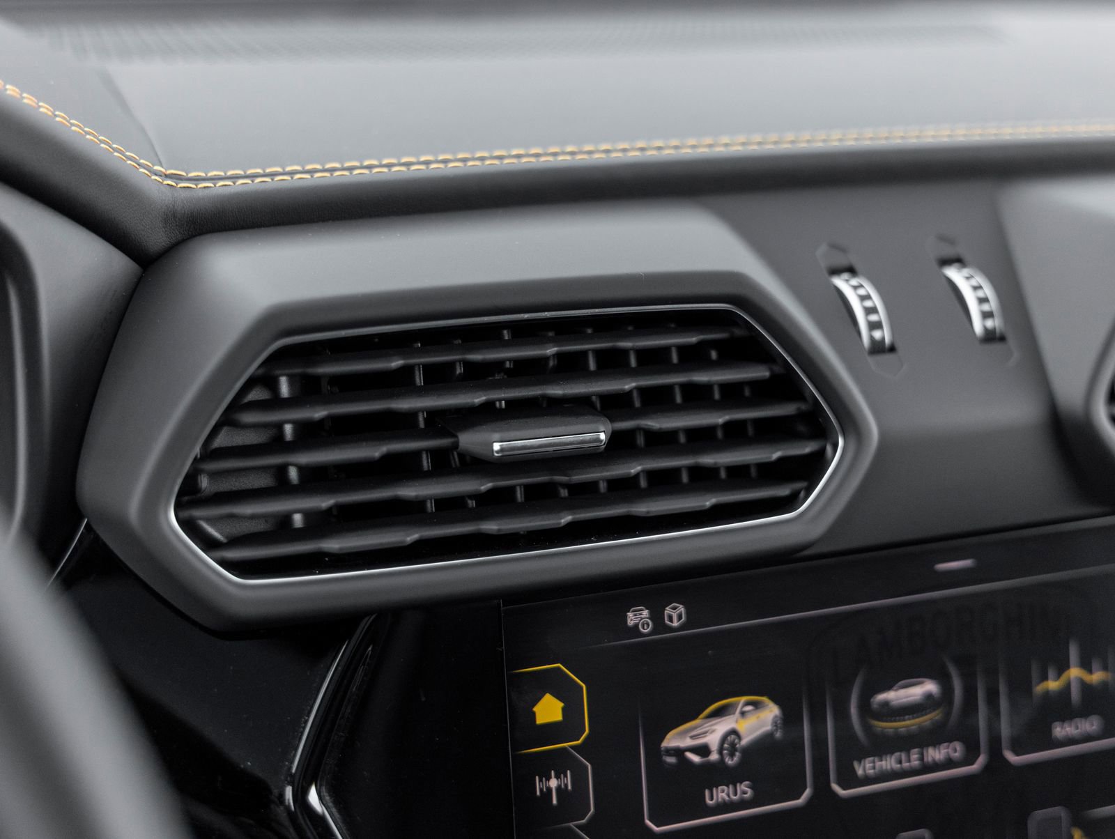 Used 2024 Lamborghini Urus S image 30