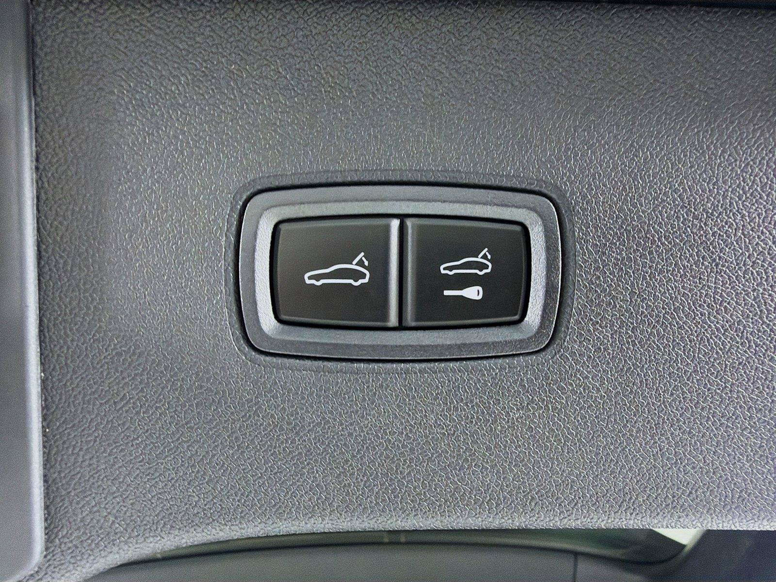 Certified 2025 Porsche Cayenne AWD/4WD image 24