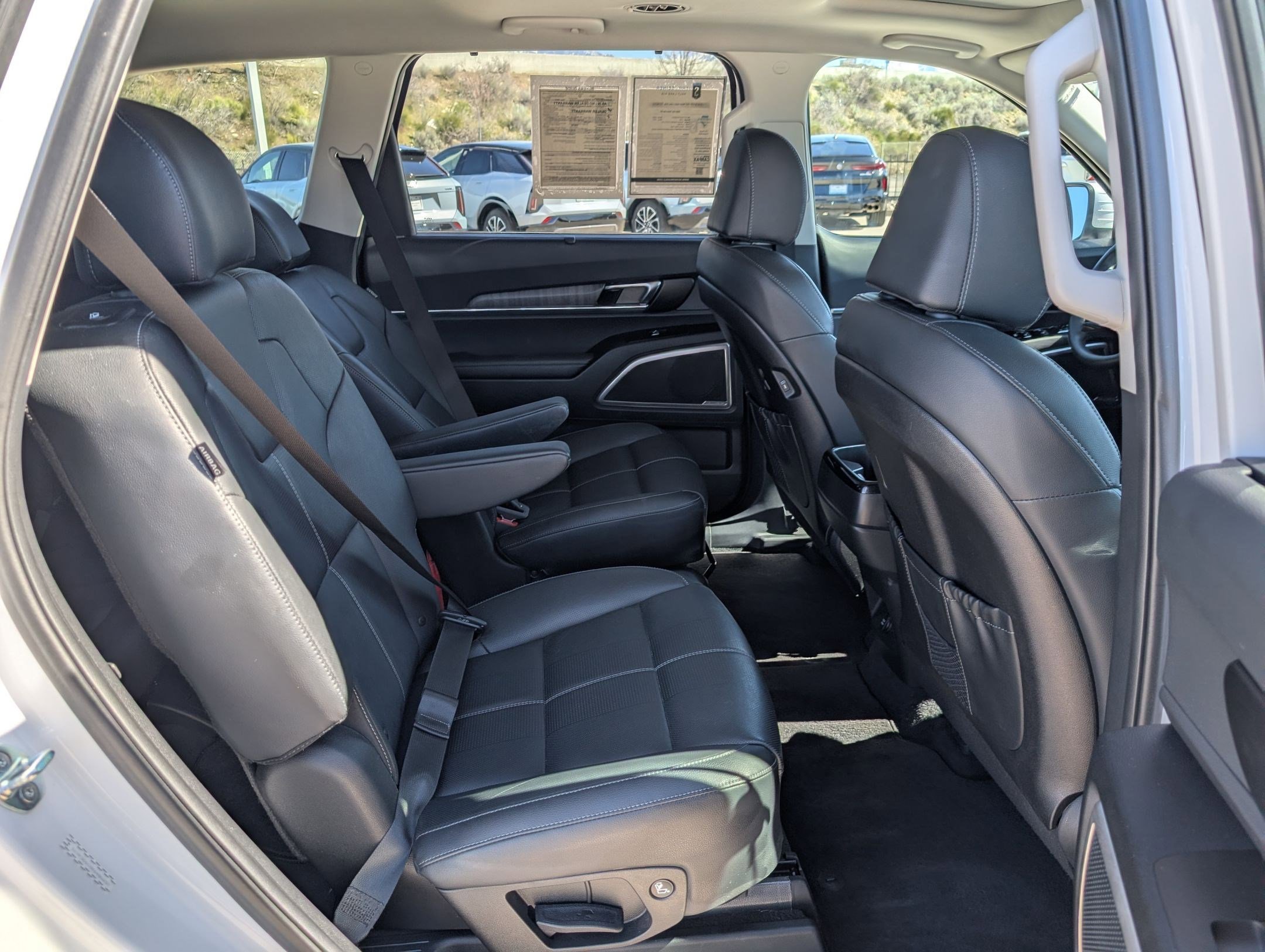 Used 2024 Kia Telluride EX w/ EX Captain's Chair Package image 27