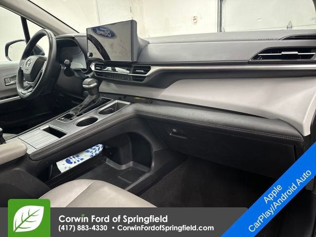 Used 2025 Toyota Sienna XLE image 10