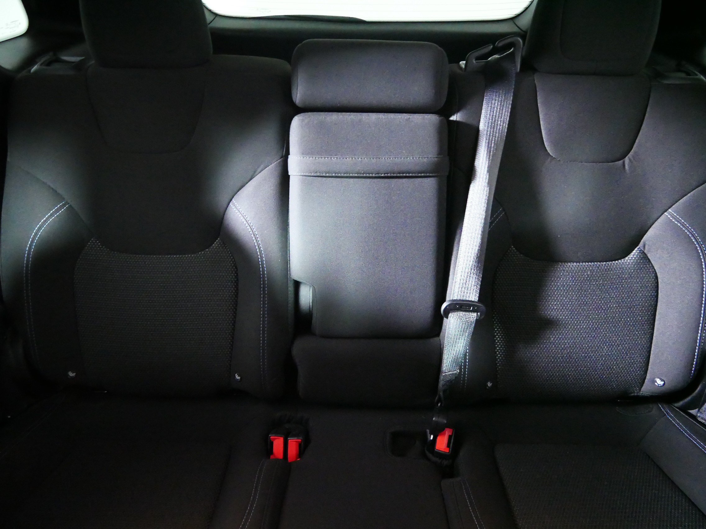 Used 2019 Jeep Cherokee Latitude w/ Cold Weather Group AWD/4WD image 13