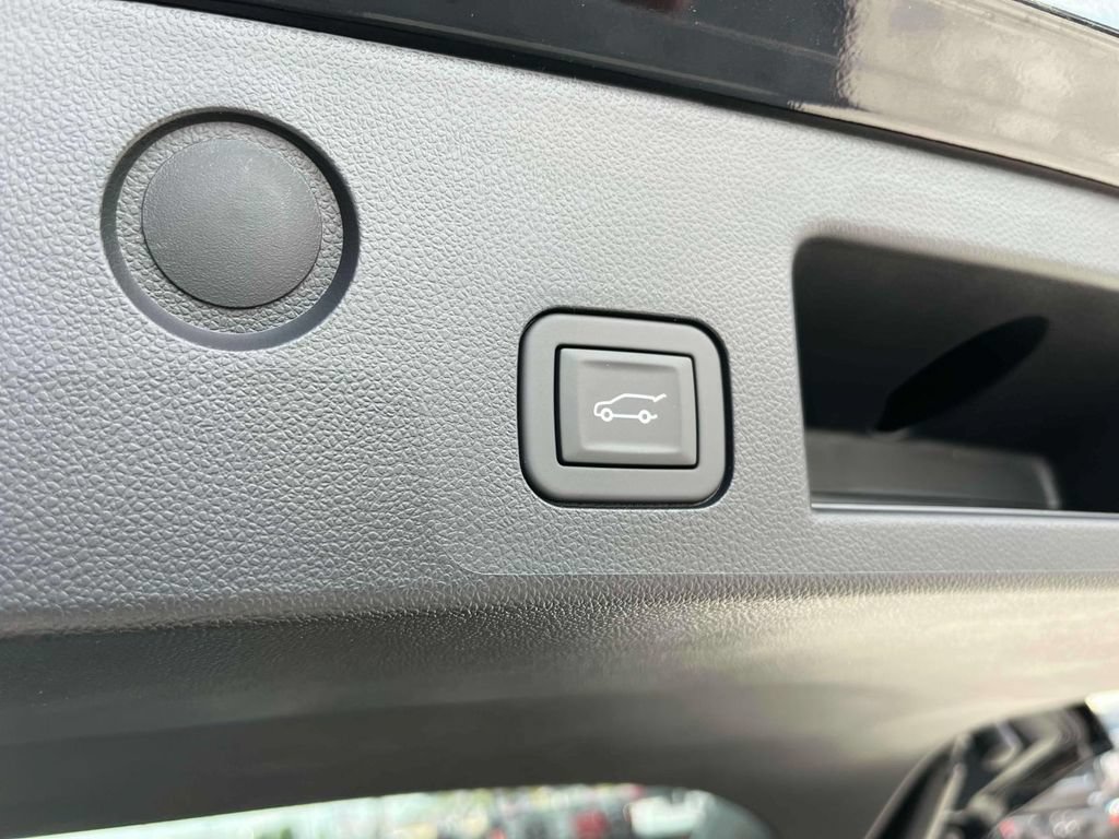 New 2026 GMC Terrain AT4 w/ Convenience Package III AWD/4WD image 18