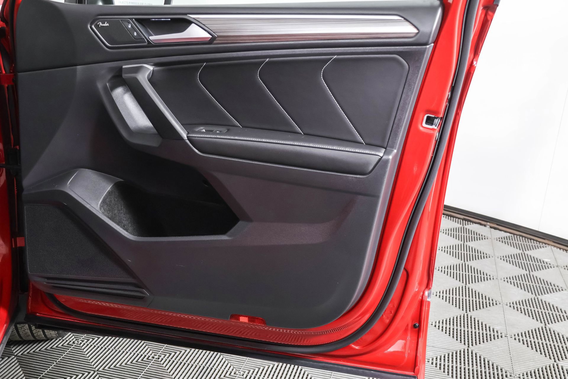 Used 2024 Volkswagen Tiguan SEL R-Line image 48