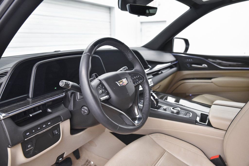 Used 2024 Cadillac Escalade ESV Premium Luxury image 16
