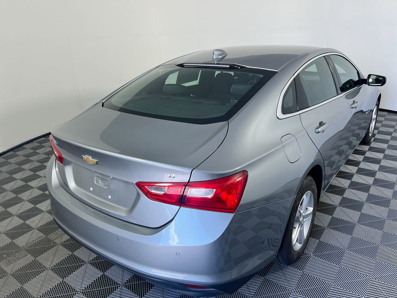 Used 2024 Chevrolet Malibu LT FWD image 3