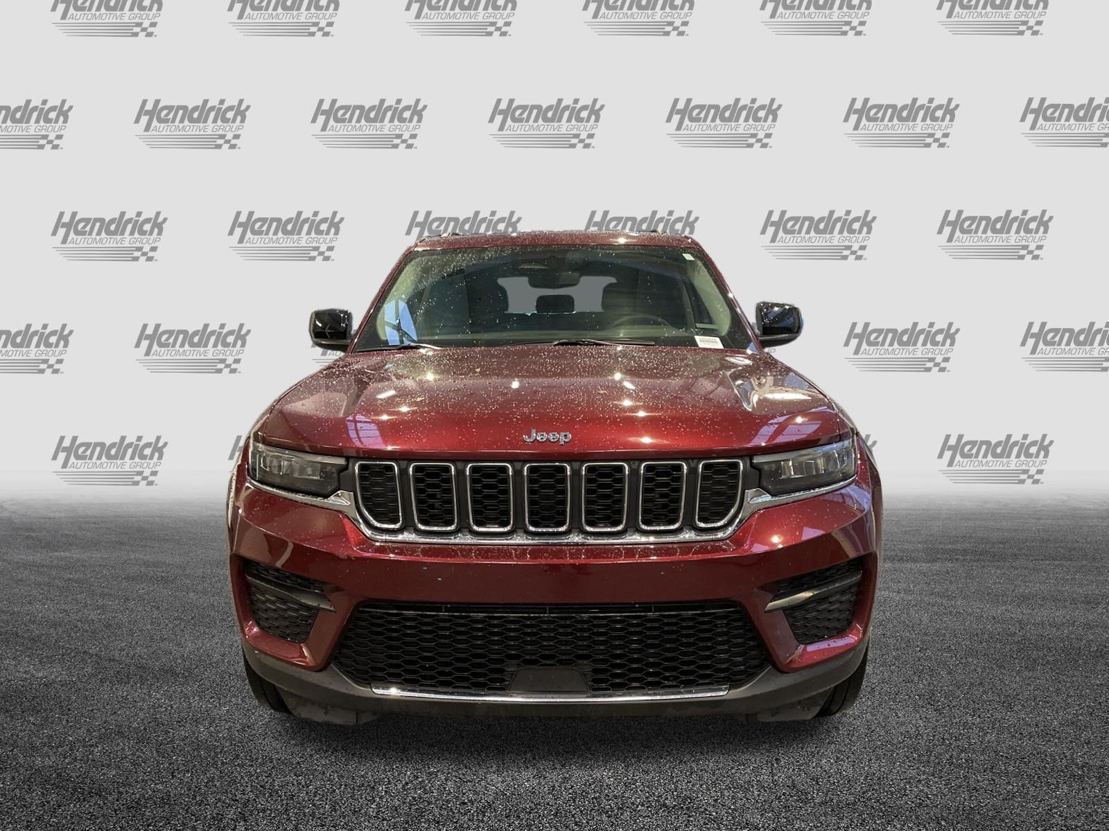 Used 2023 Jeep Grand Cherokee Laredo w/ Luxury Tech Group I RWD image 3