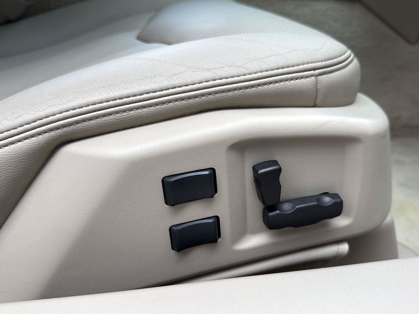 Used 2006 Cadillac XLR RWD image 31