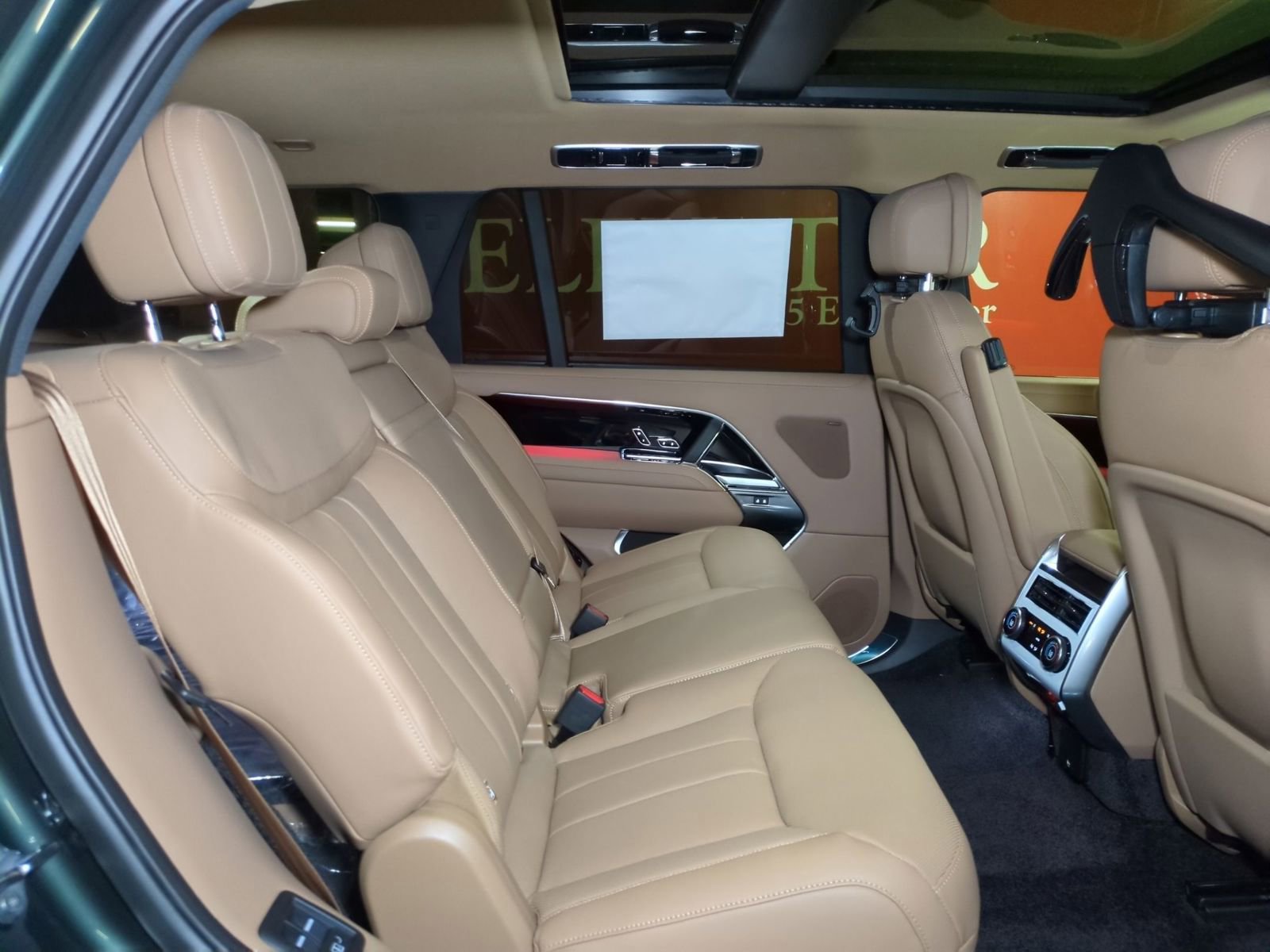 New 2026 Land Rover Range Rover Long Wheelbase SE AWD/4WD image 28