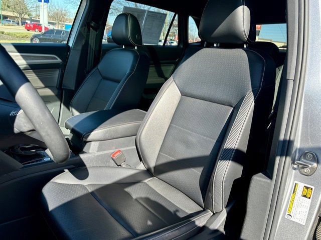 Certified 2022 Volkswagen Atlas Cross Sport SE w/ Panoramic Sunroof Package image 13