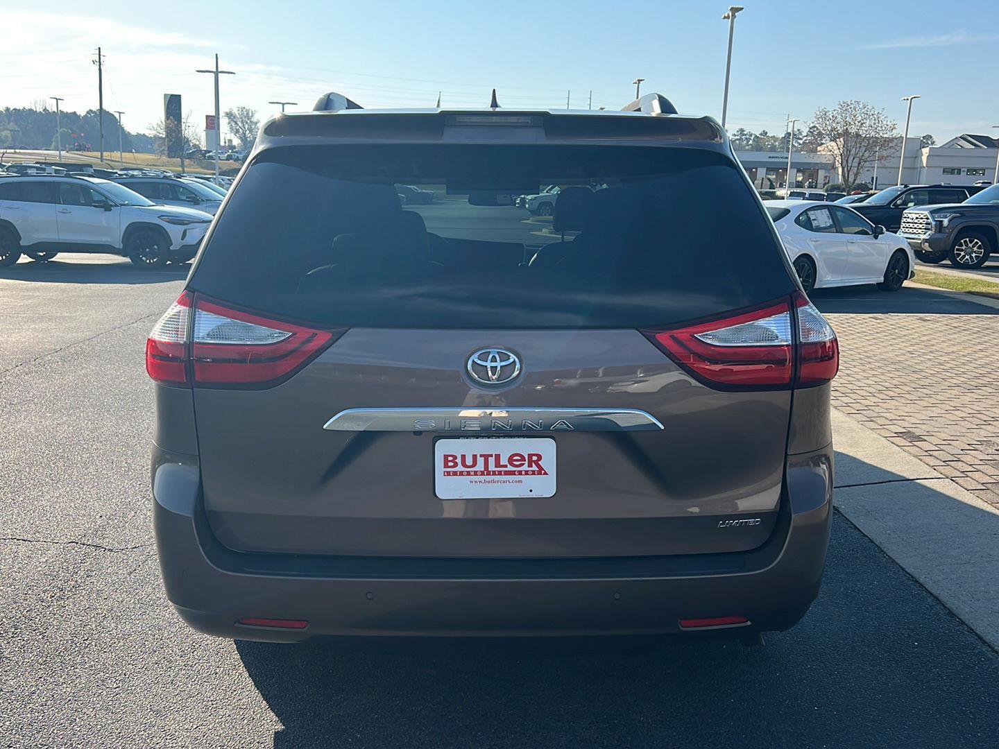 Used 2018 Toyota Sienna Limited Premium image 5