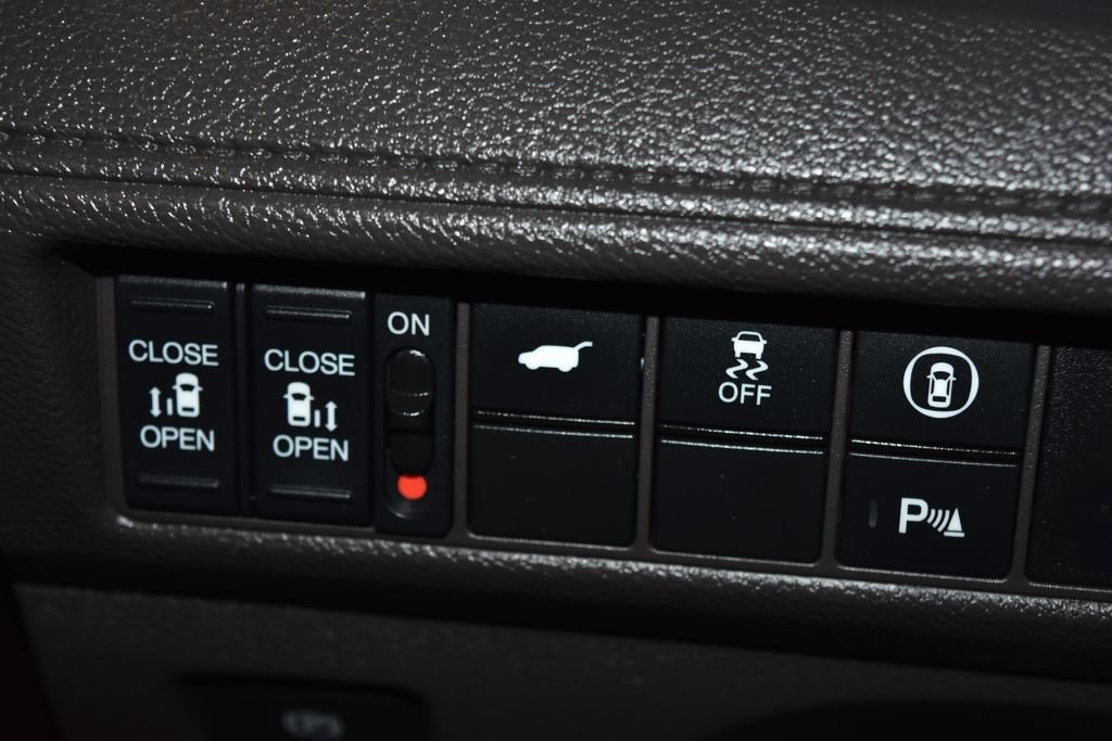 Used 2023 Honda Odyssey Elite image 18