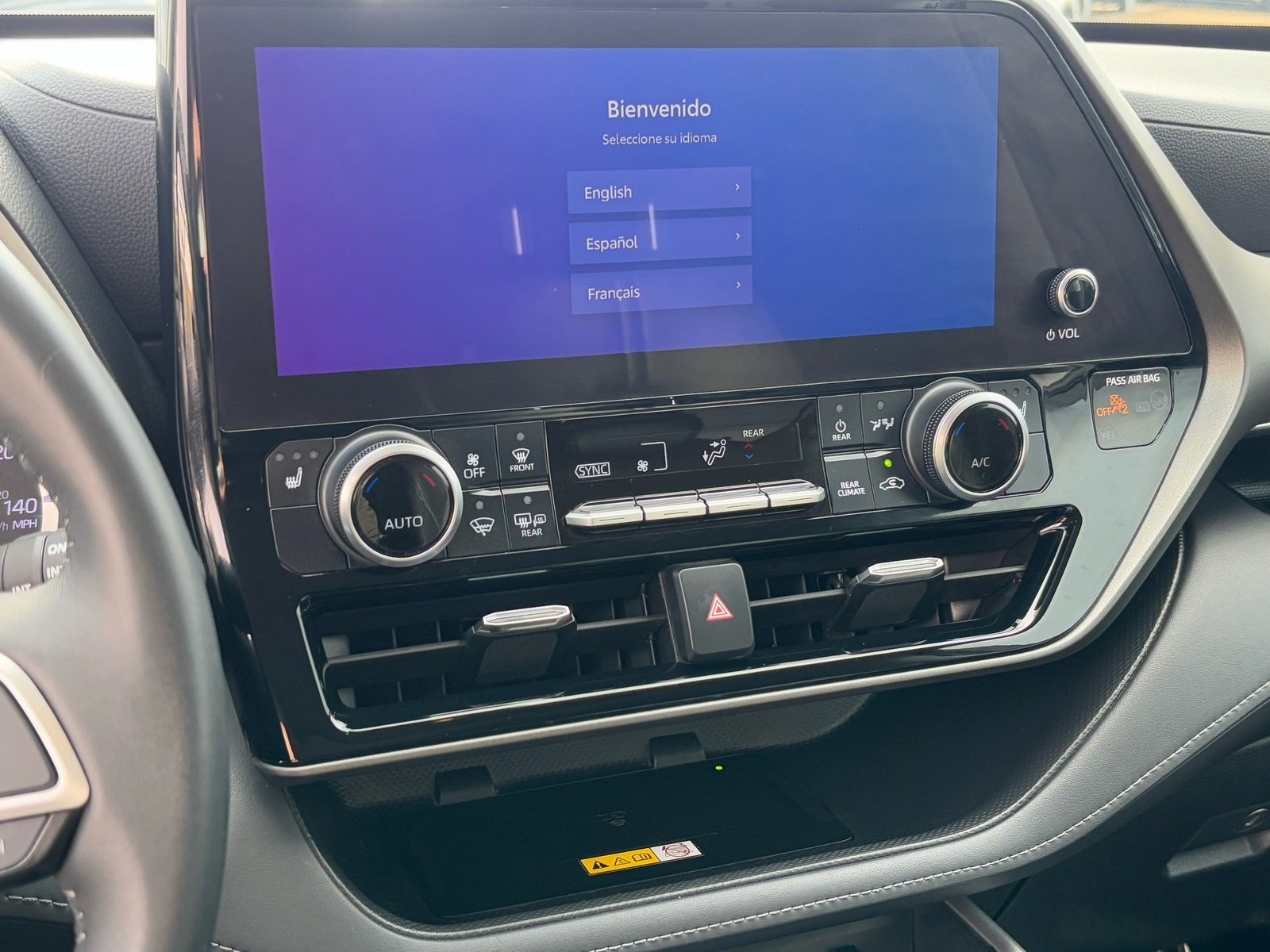 Certified 2023 Toyota Highlander XLE image 25