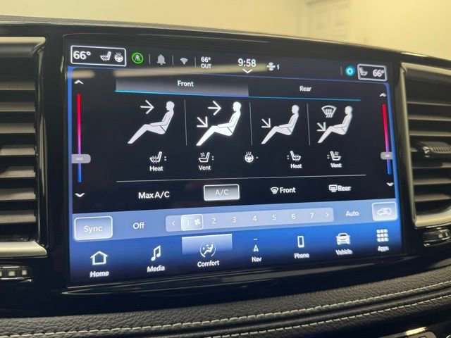 Used 2025 Chrysler Pacifica Limited image 17