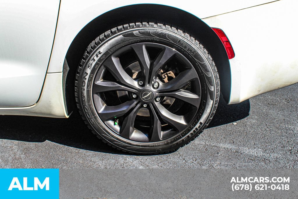 Used 2019 Chrysler Pacifica Touring Plus w/ S Appearance Package FWD image 15