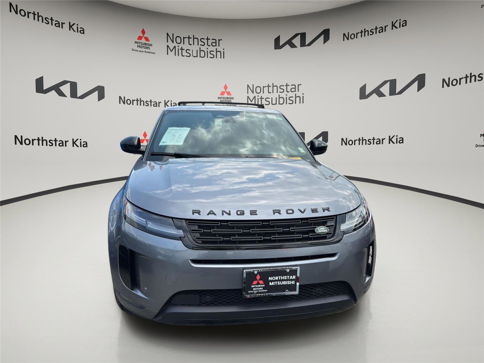 Used 2024 Land Rover Range Rover Evoque S AWD/4WD image 10