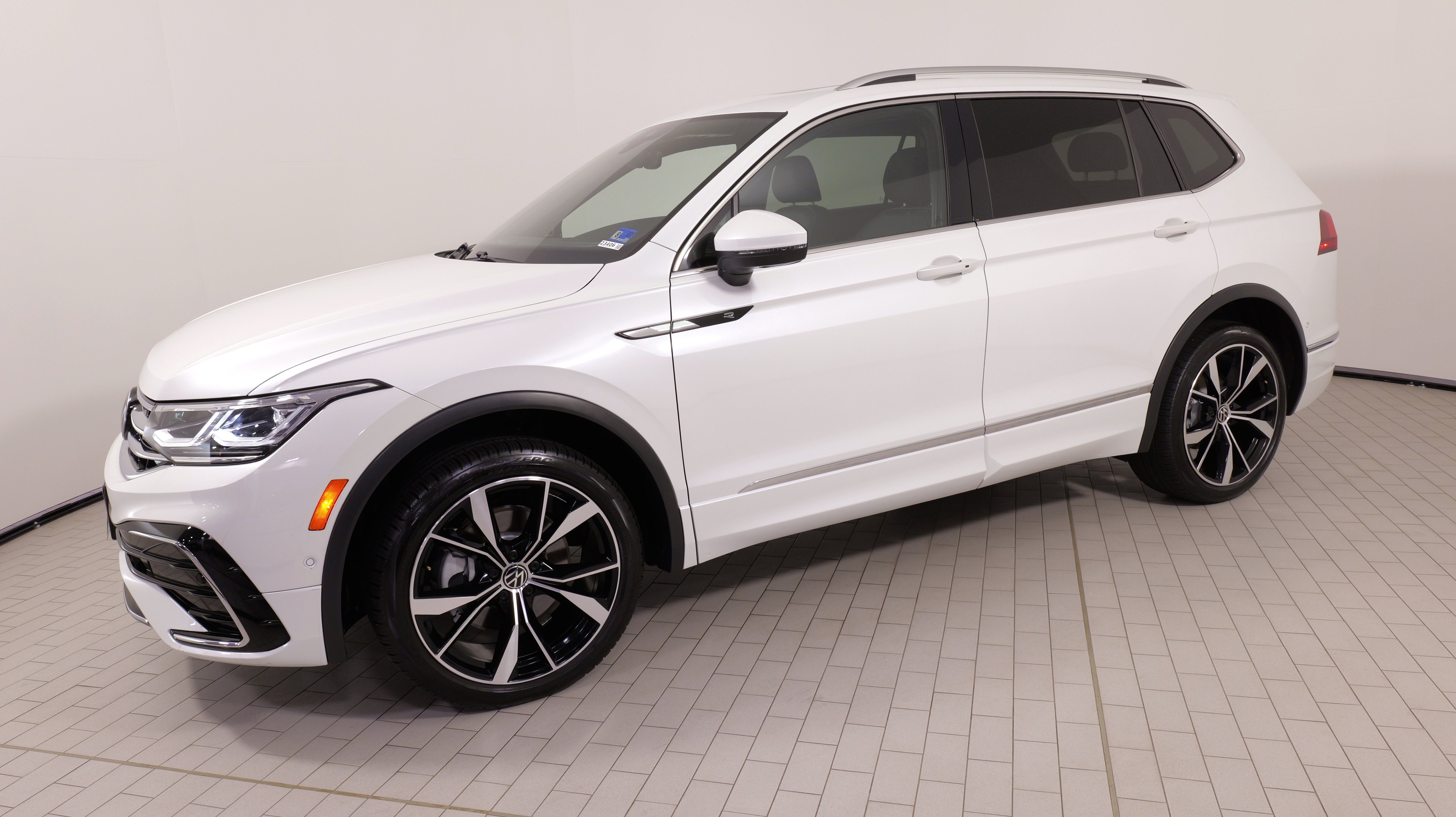 Used 2024 Volkswagen Tiguan SEL R-Line