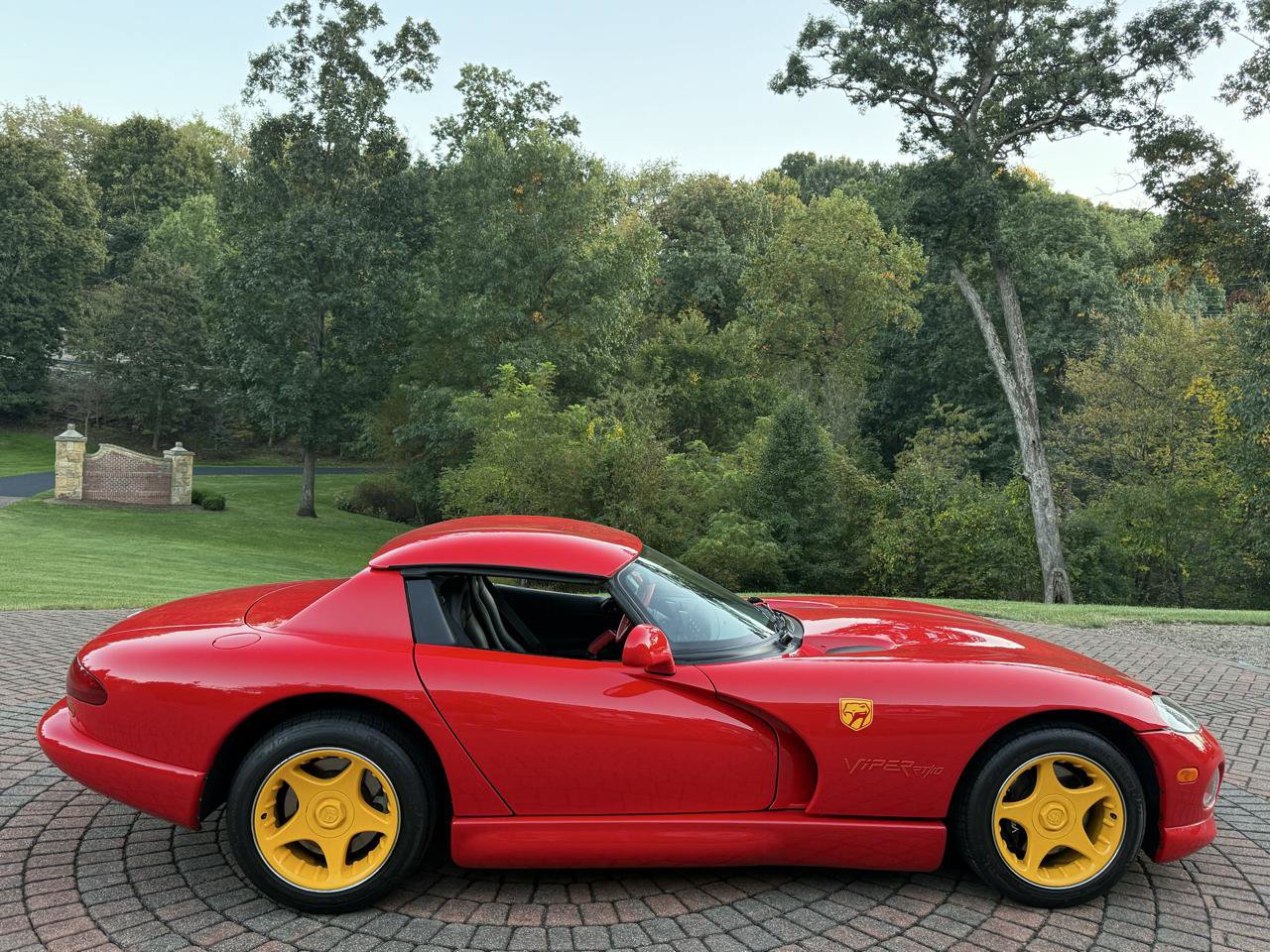 Used 1996 Dodge Viper RT/10 RWD image 2