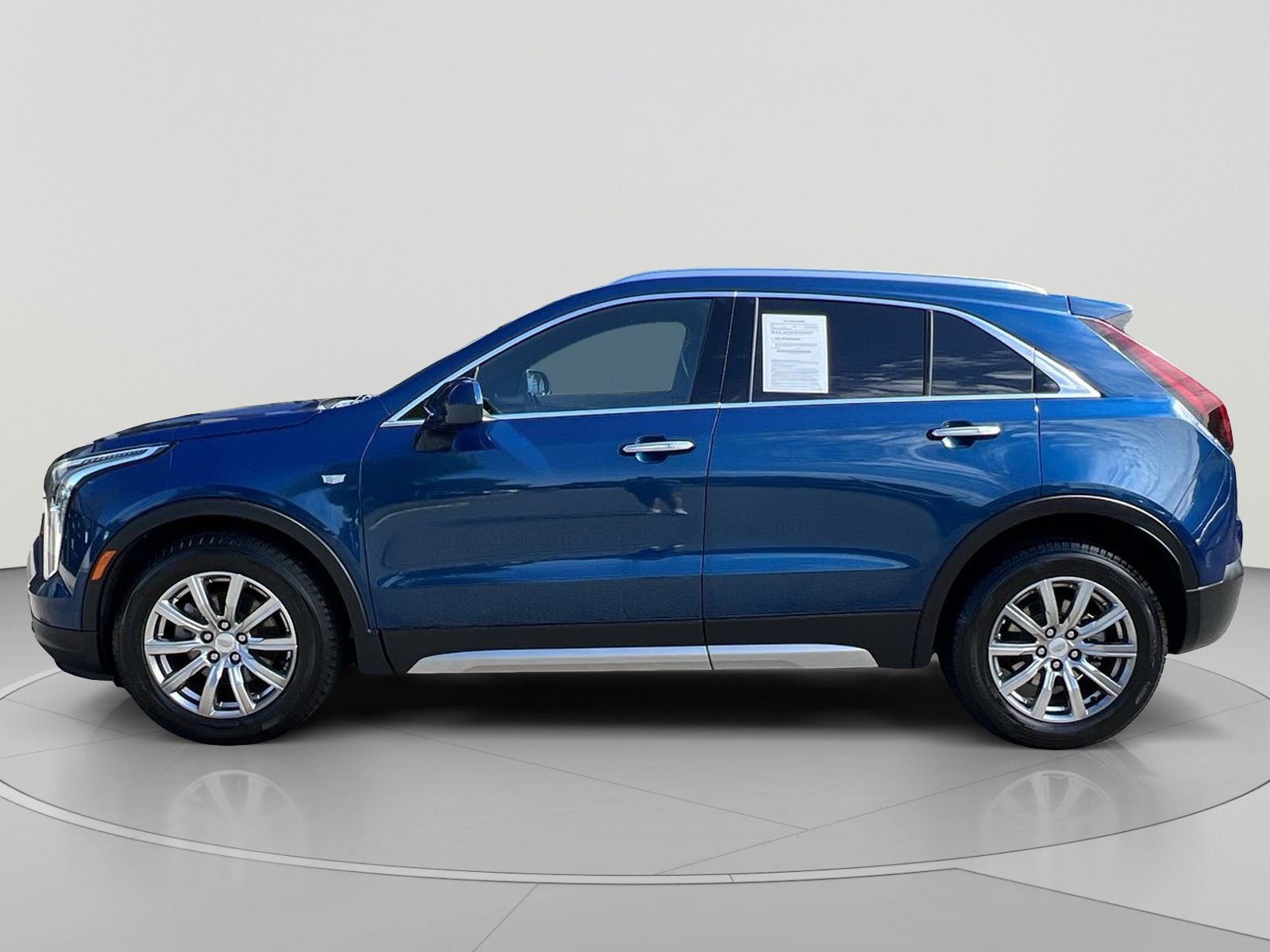 Used 2019 Cadillac XT4 Premium Luxury AWD/4WD image 2