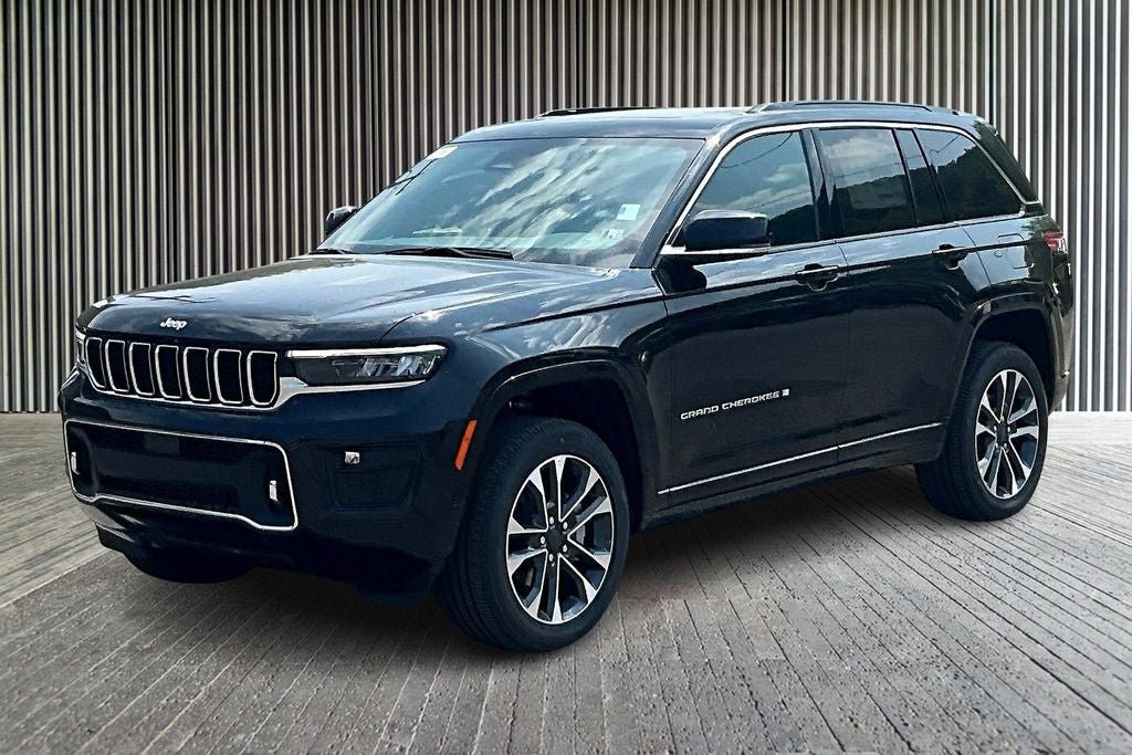 New 2025 Jeep Grand Cherokee Overland w/ Luxury Tech Group IV AWD/4WD image 2