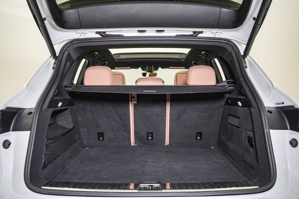 Certified 2023 Porsche Cayenne AWD/4WD image 28