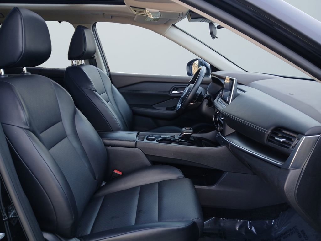 Used 2023 Nissan Rogue SV w/ SV Premium B Package image 15