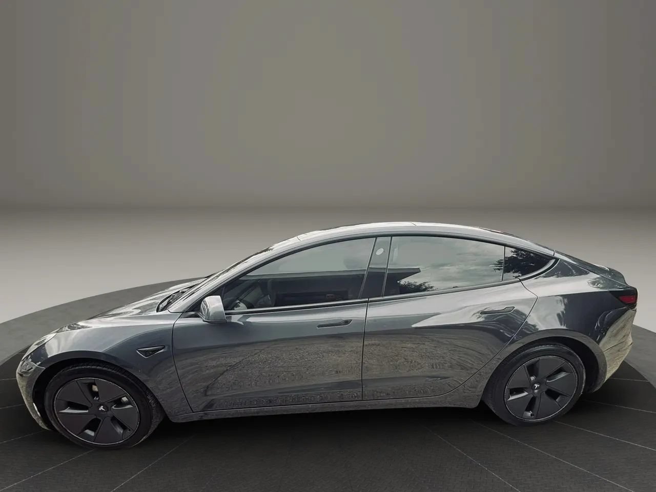 Used 2023 Tesla Model 3 Standard Range RWD image 2