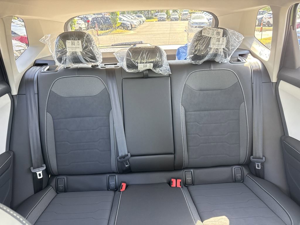 New 2025 Volkswagen Taos SE image 29