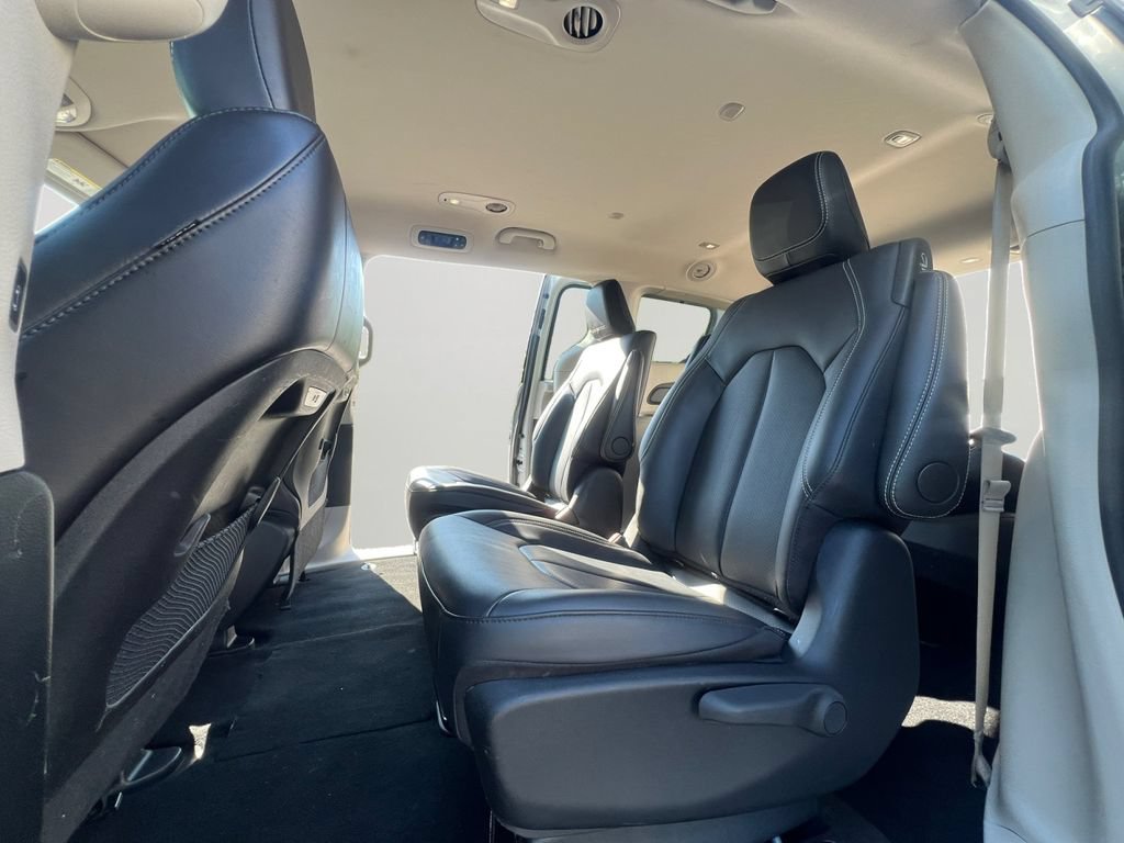 Used 2024 Chrysler Pacifica Limited FWD image 28