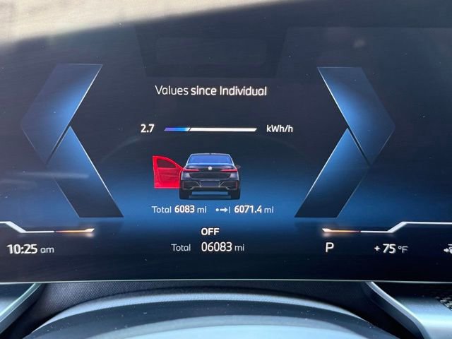 Used 2025 BMW i7 xDrive60 w/ Executive Package image 26