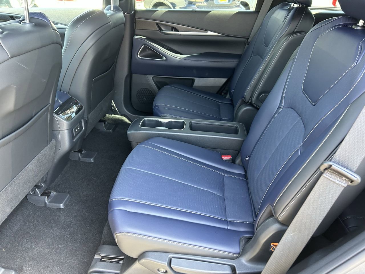 Certified 2026 INFINITI QX60 Sport w/ Dark Cargo Package AWD/4WD image 15
