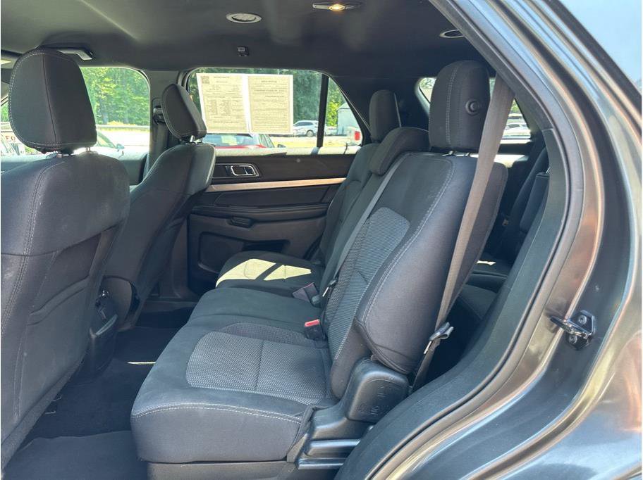 Used 2018 Ford Explorer XLT image 10