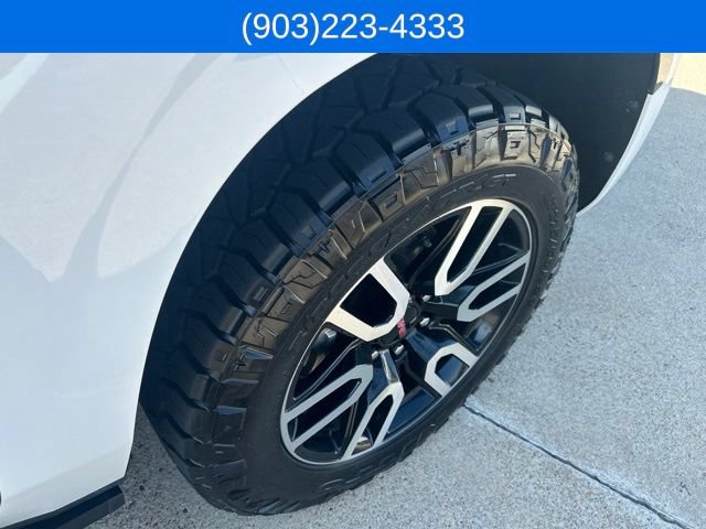 Used 2024 GMC Yukon AT4 w/ Technology Package AWD/4WD image 12